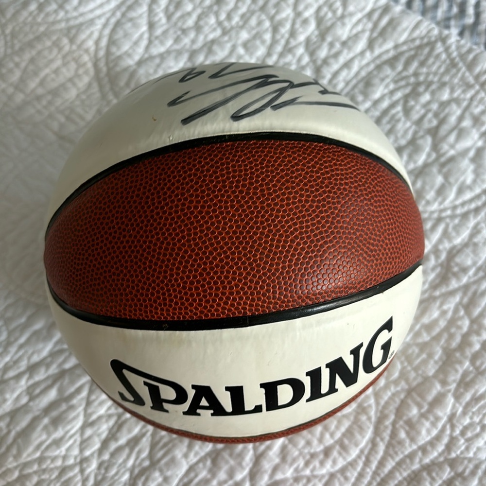 Taj Gibson signed ball